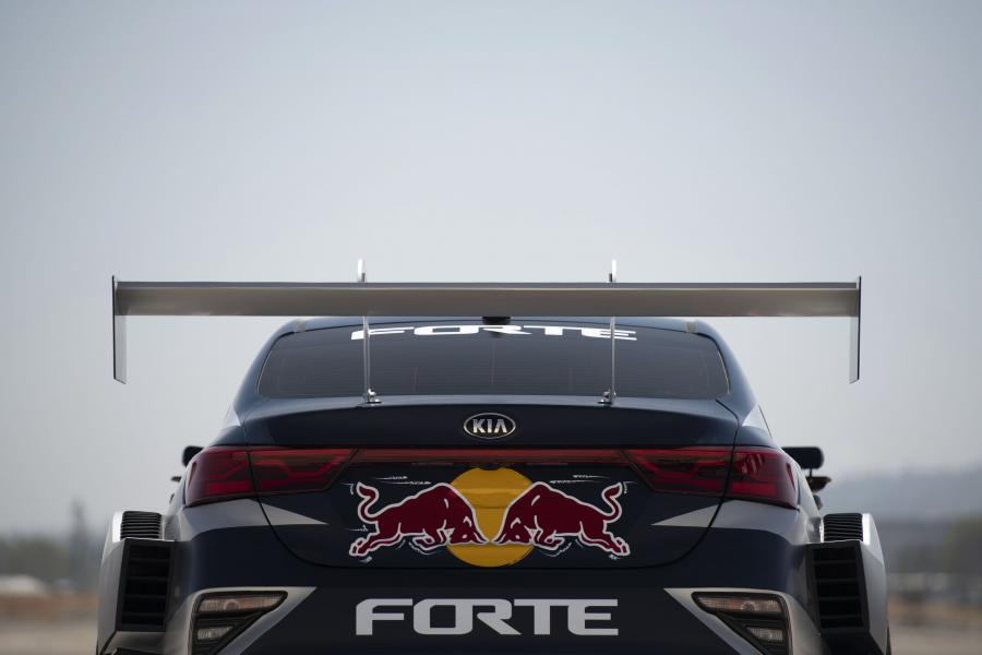 Детали экстерьера Kia Forte Drift Car (BD) 2018 года  (фото 5 из 10)